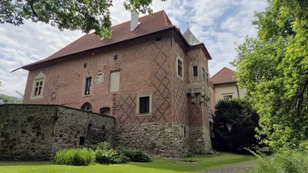 Zamek w Dębnie cennik 2023 – bilety, zniżki i atrakcje, które musisz znać