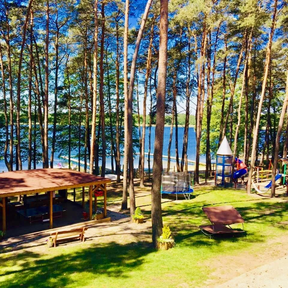 Wypoczynek nad jeziorem w Zachodniopomorskiem: najlepsze miejsca i atrakcje