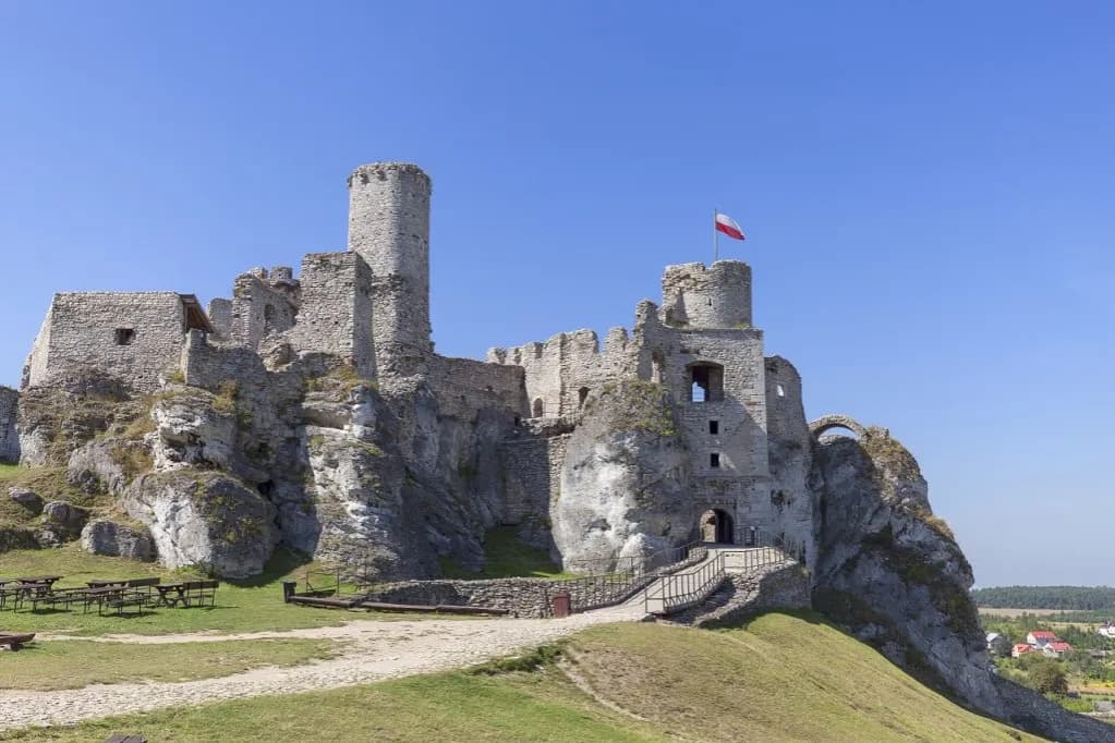Zamek Ogrodzieniec w Podzamczu: historia, ceny biletów i atrakcje, które musisz zobaczyć
