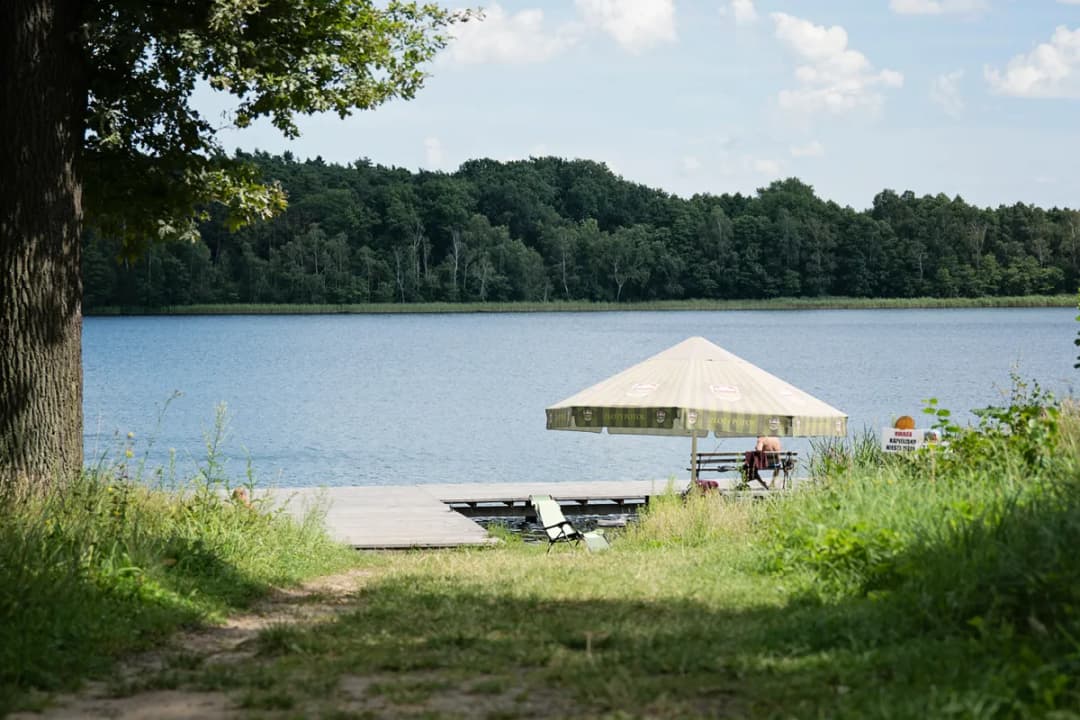 Wypoczynek nad jeziorem Lubuskie - idealne miejsca na relaks i zabawę