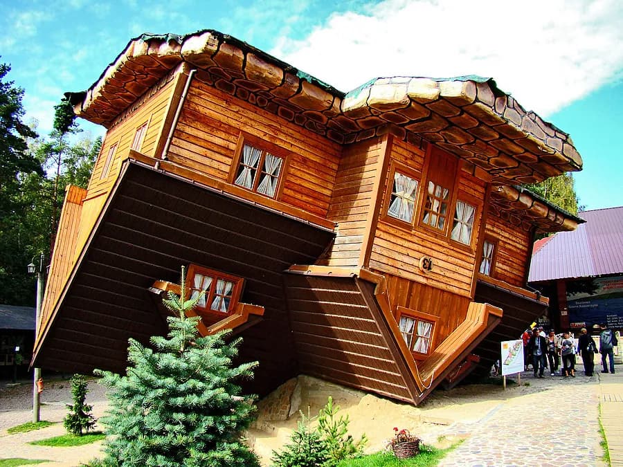 Gdzie jest dom do góry nogami? Odkryj jego lokalizację w Zakopanem