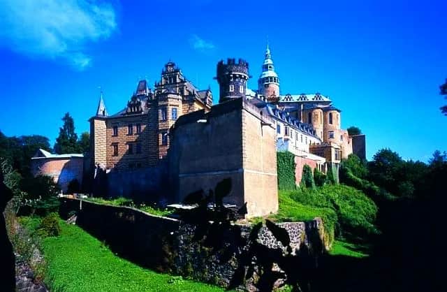 Zamki w Czechach blisko granicy z Polską – co warto zobaczyć i jak zaplanować wycieczkę