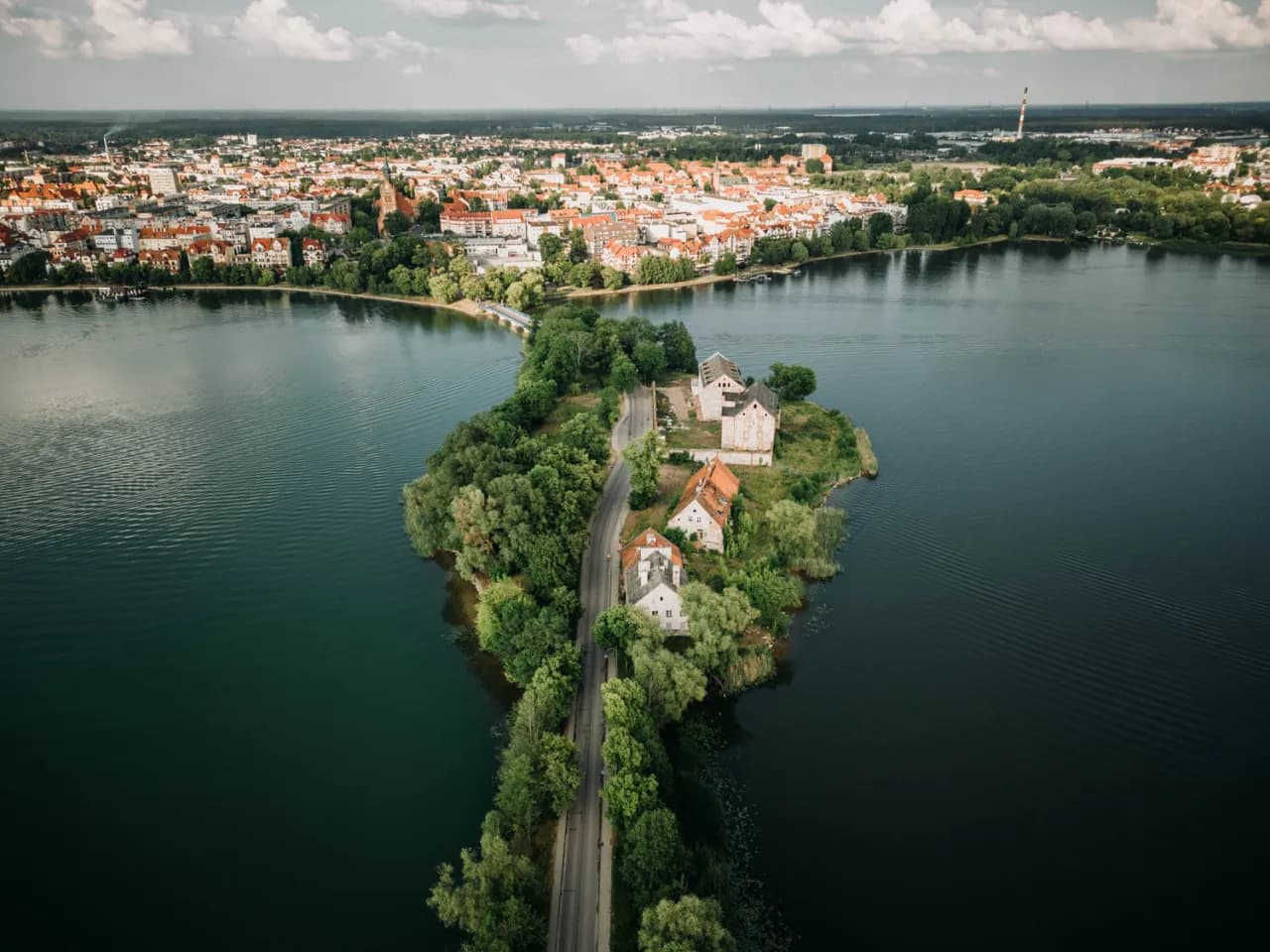 Jezioro Ełckie: atrakcje, historia i praktyczne informacje dla turystów