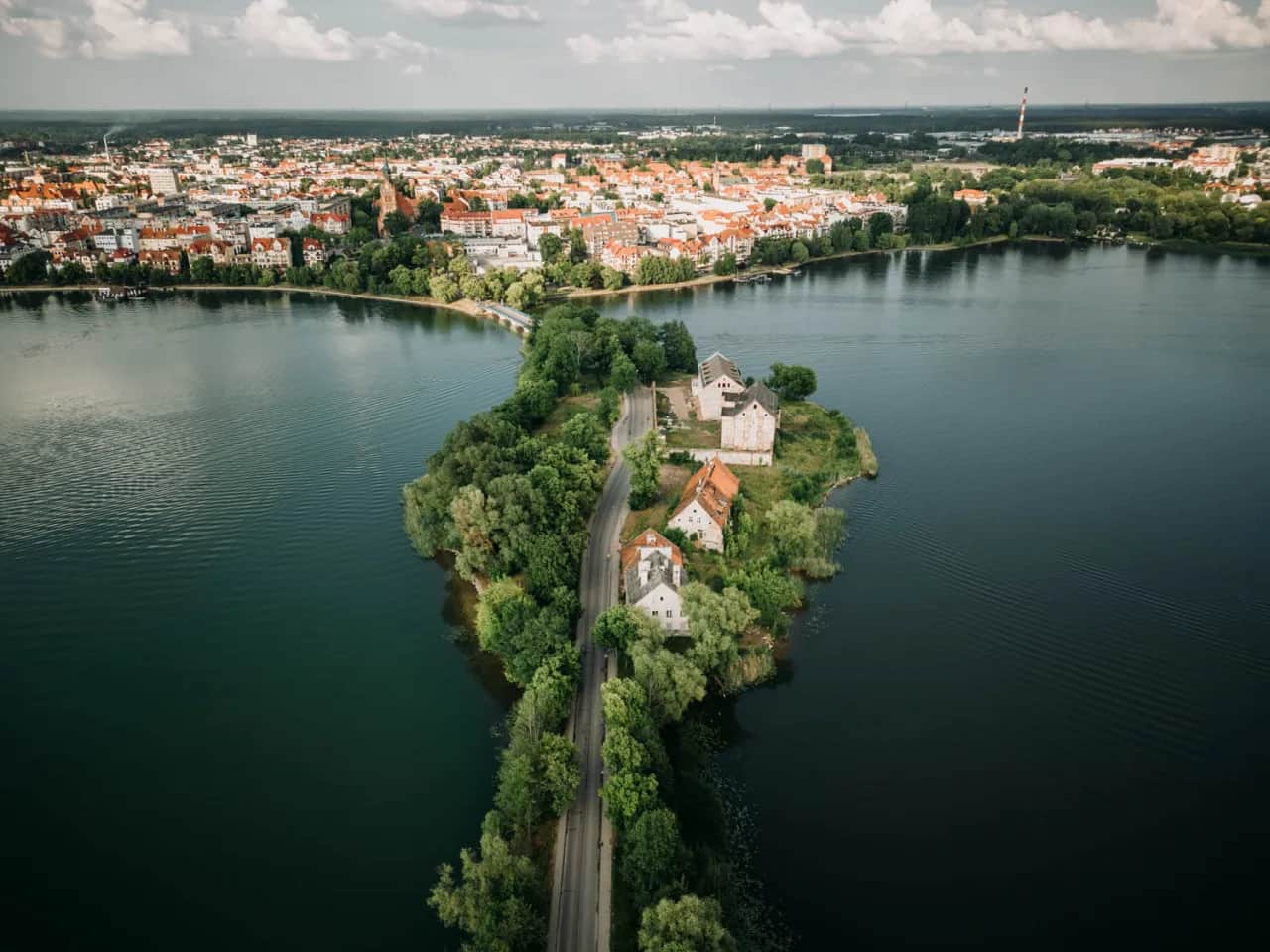 Jezioro Ełckie: atrakcje, historia i praktyczne informacje dla turystów