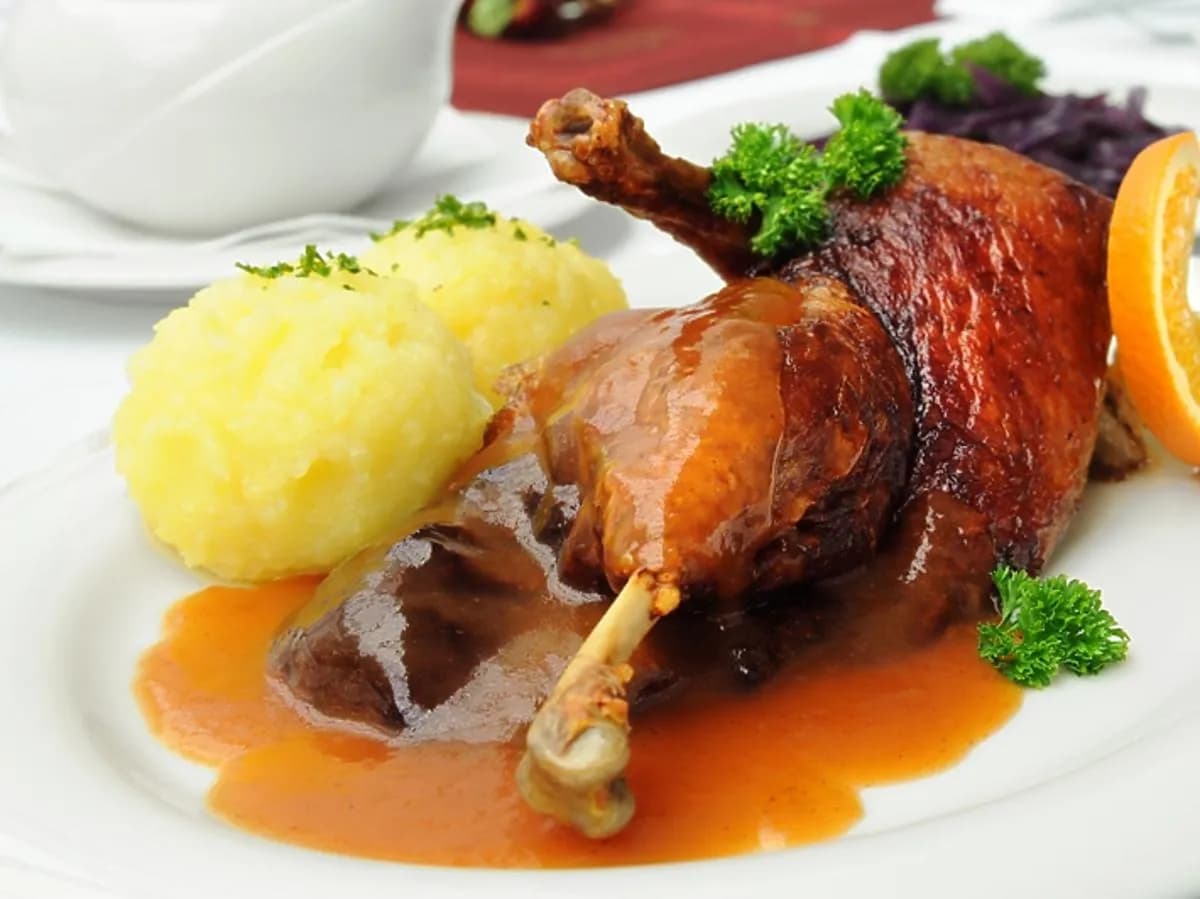 Tradycyjne potrawy staropolskie i regionalne – historia, przepisy i sekrety kuchni