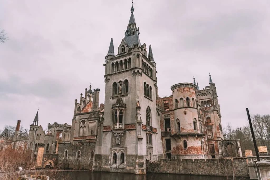 Zamek w Kopicach dawniej: tajemnice historii, właściciele i zapomniane detale architektury